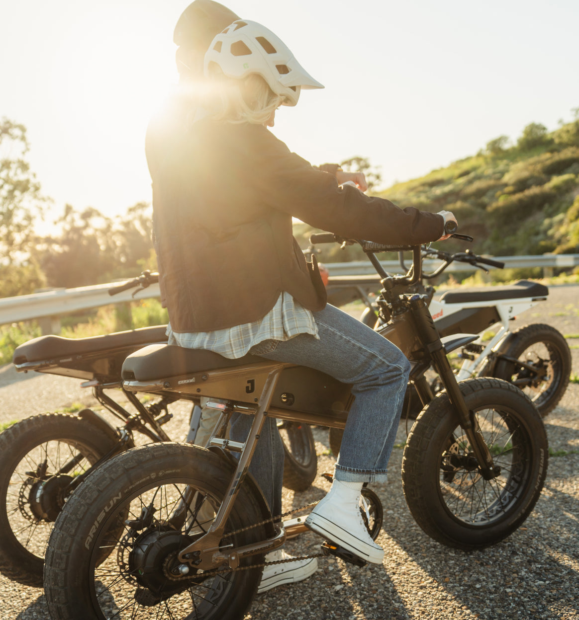 bike helmet for juiced scrambler Predator DH6-Xe REVRides large eye port and dual rubber grips for goggles Juiced Bikes