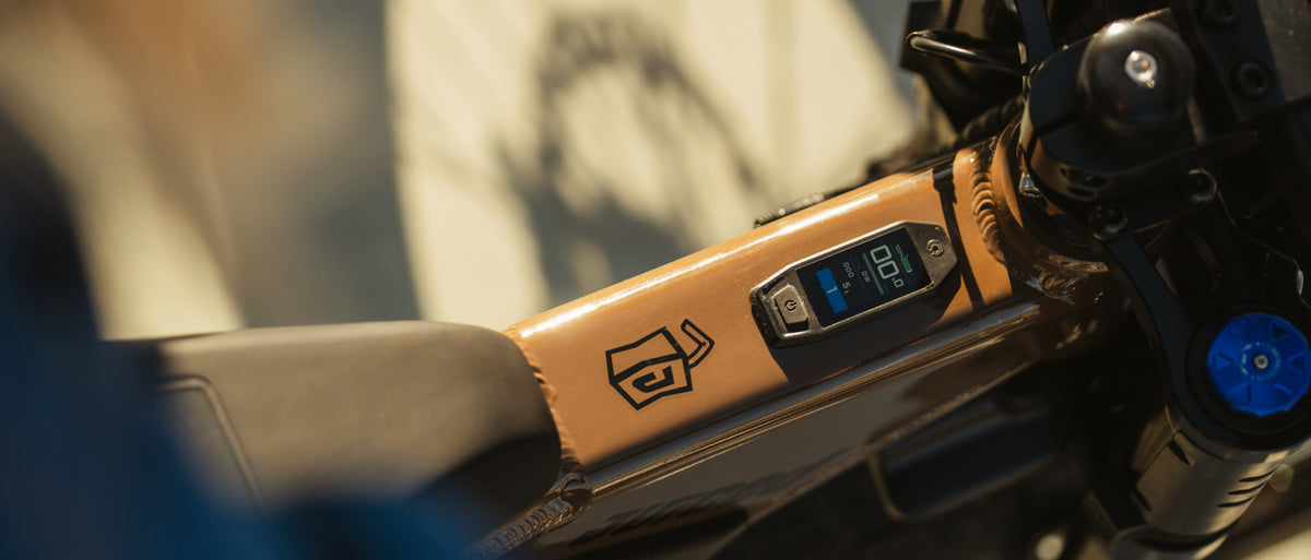 A close look at the Juiced Scrambler’s aluminum frame, integrated display and suspension controls